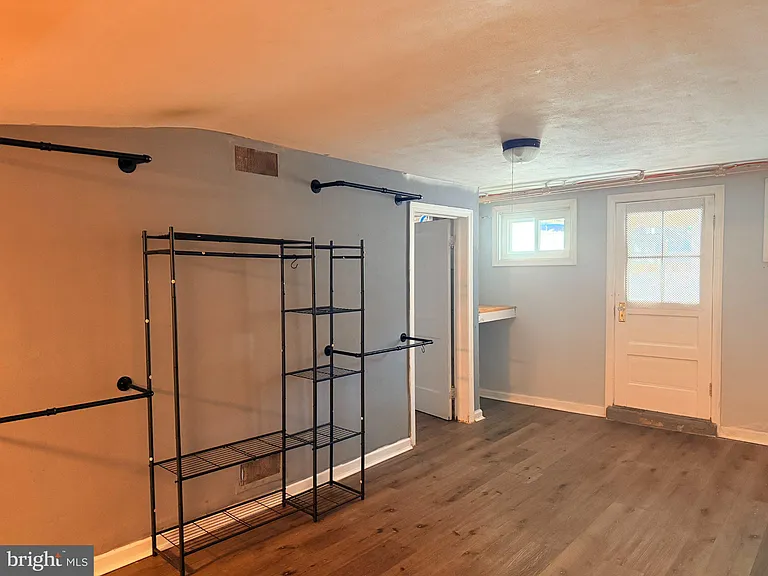 237 Linden Ave — Photo 10