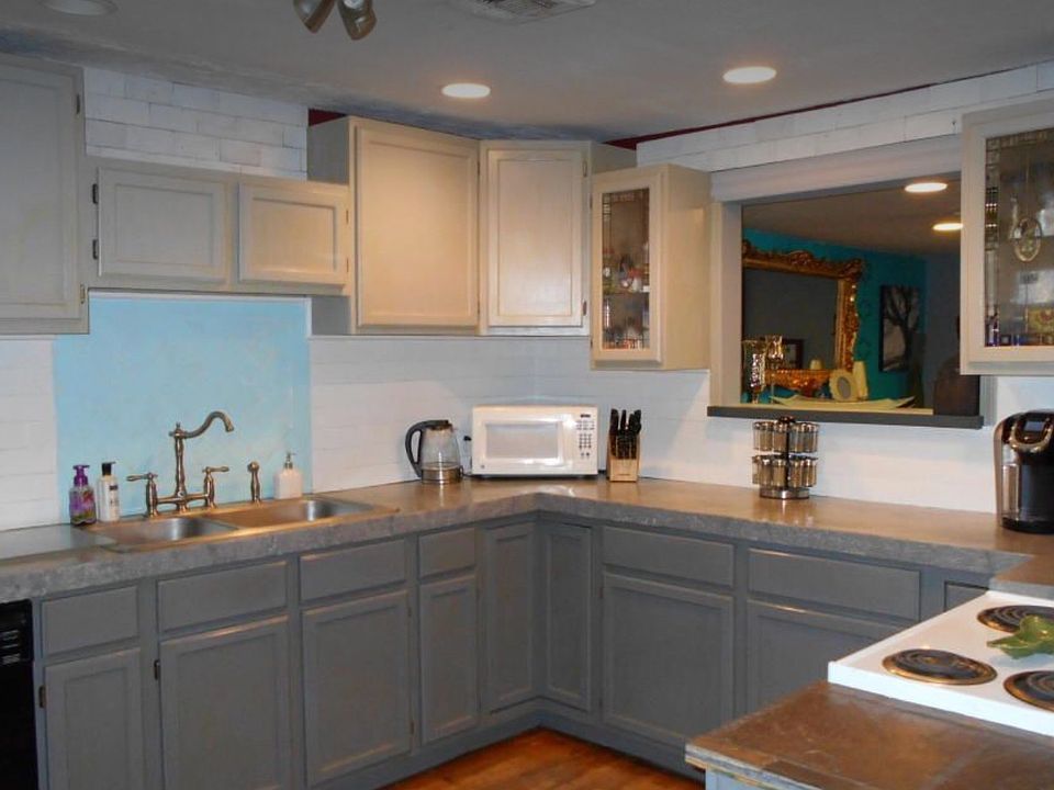 Kitchen w concrete counters 