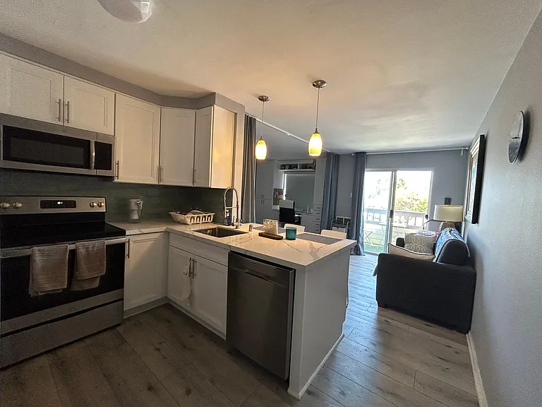 3950 Cleveland Ave #202 — Photo 5