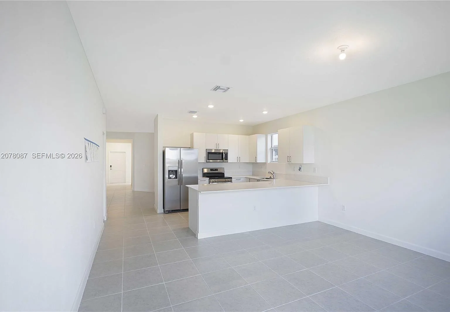 4 bed, 1000 sqft, $4,300 — Photo 3