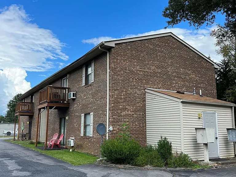 499 N Hawkins St — Photo 1
