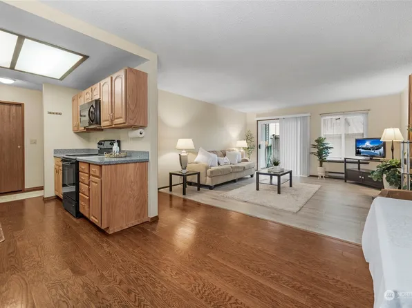 8823 Holly Drive #C101, Everett, WA 98208