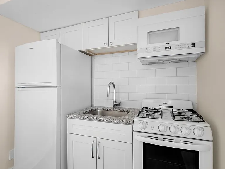 2025 Pine St #3F — Photo 10