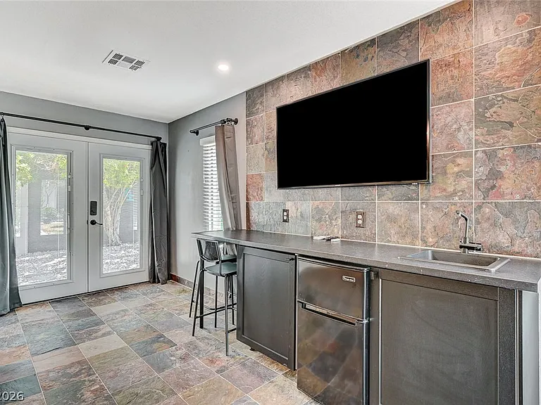 4153 Woodcrest Rd — Photo 35