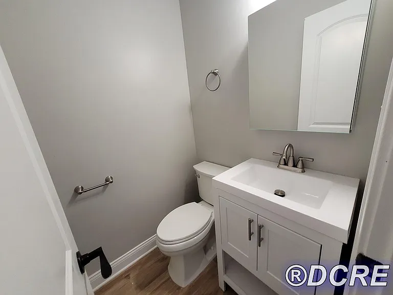 2020 W Farwell Ave #402 — Photo 8
