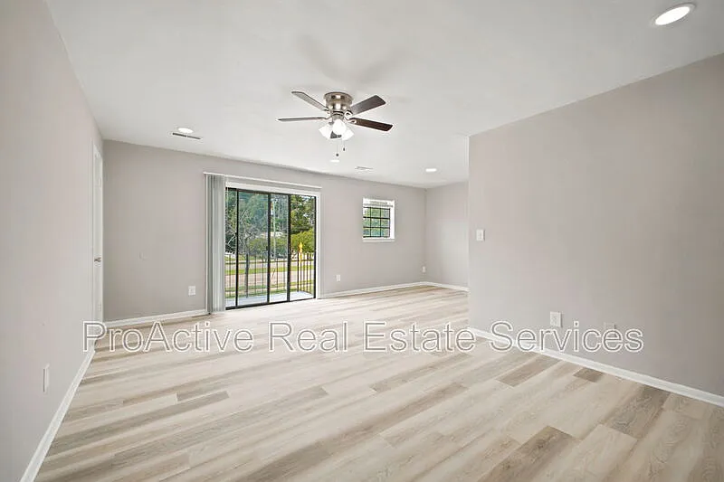 2 bed, 1.0 bath, 875 sqft, $1,595 — Photo 4
