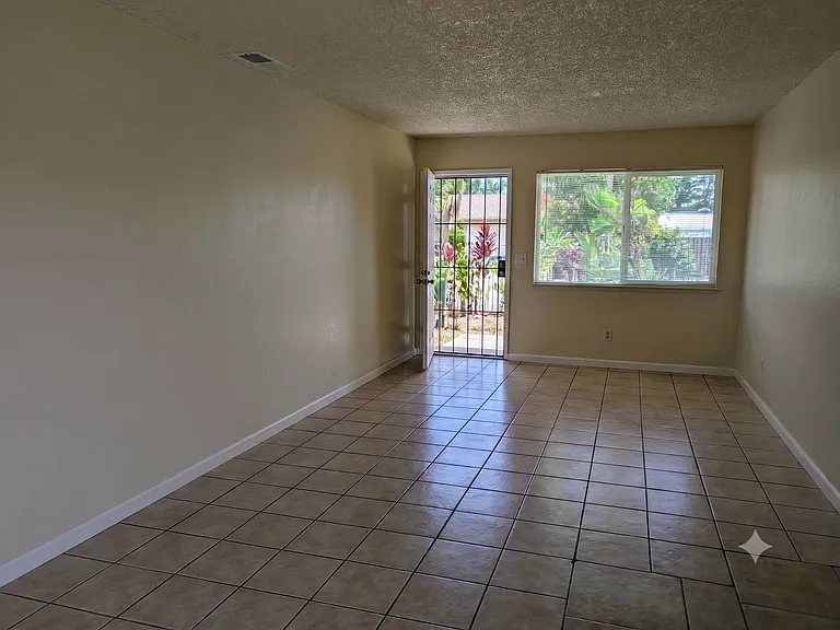 7462 Della Cir — Photo 4
