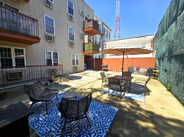 563 20th Street image 11 of 12