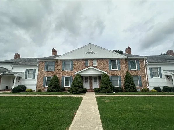 286 Windsor Rdg Unit 26, New Castle, PA 16105