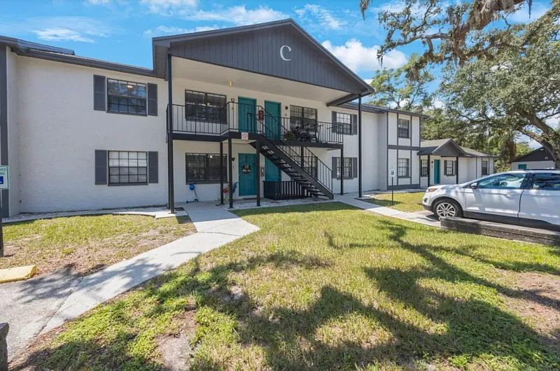3 bed, 2.0 bath, 1185 sqft, $2,195 — Photo 4