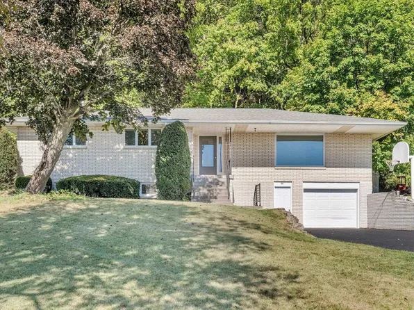 911 East Bluff Street, Cassville, WI 53806