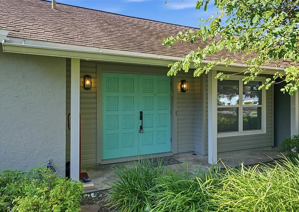 13536 Lake Magdalene Dr