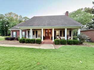 2330 Oak Leigh Dr, Tupelo, MS 38801