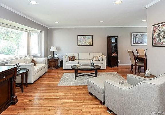 4th image of 1102 Lawrence Road