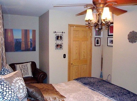 3rd image of 5352 S Narragansett Ave #1