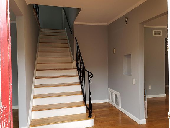 2nd image of 1624 Albemarle Way