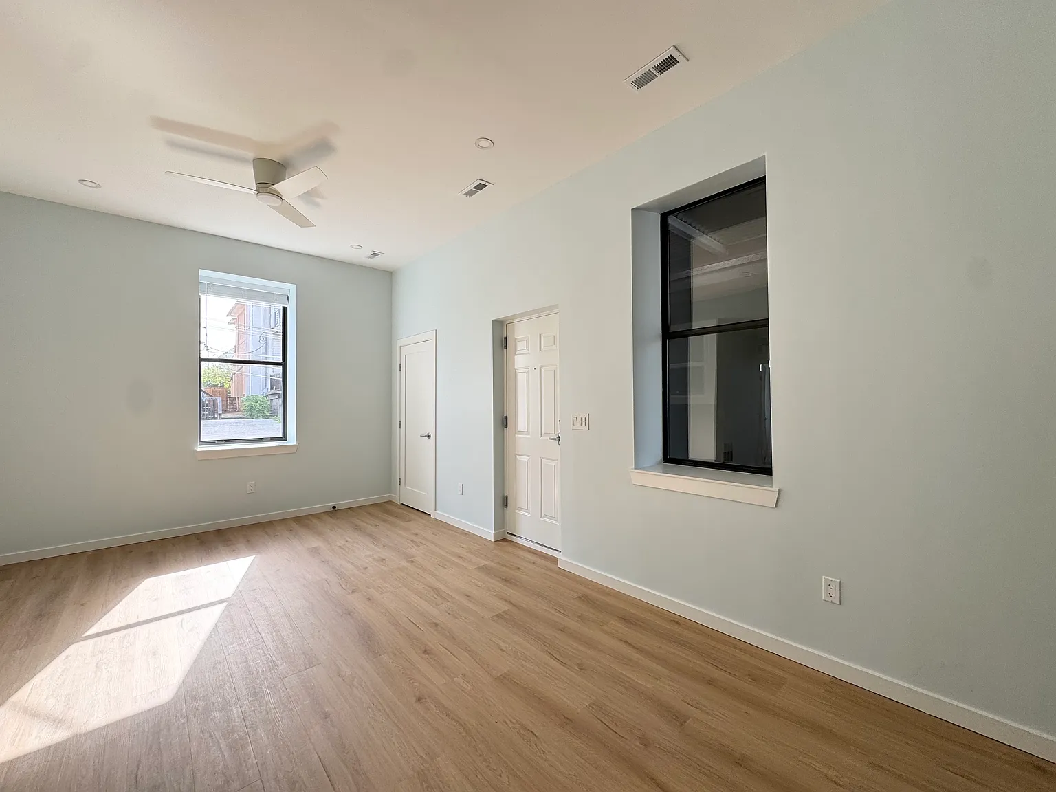 1 bed, 740 sqft, $1,350 — Photo 4