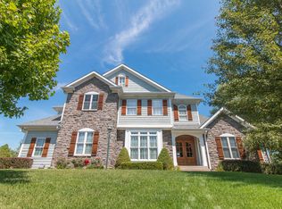 541 White Oak Ln, Greenwood, IN 46142