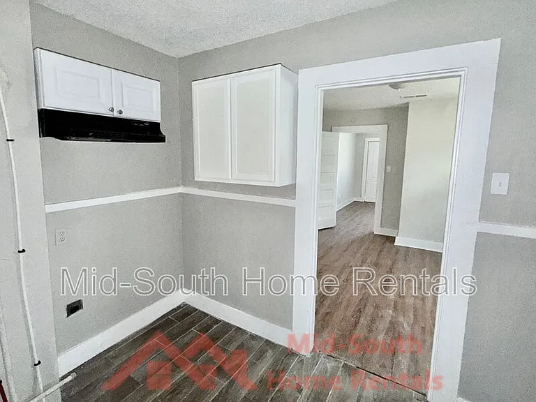 2263 Hunter Ave — Photo 9