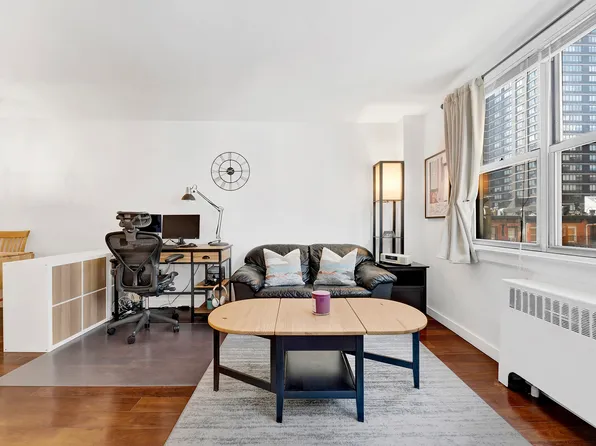 240 East 35th Street 5C image 3 of 9