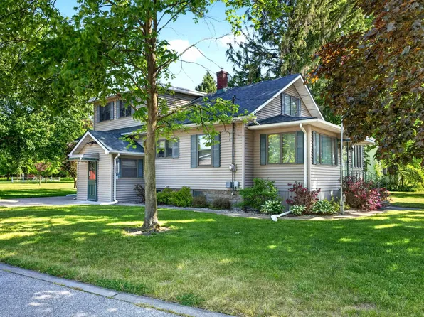 204 Russell Rd, Kawkawlin, MI 48631