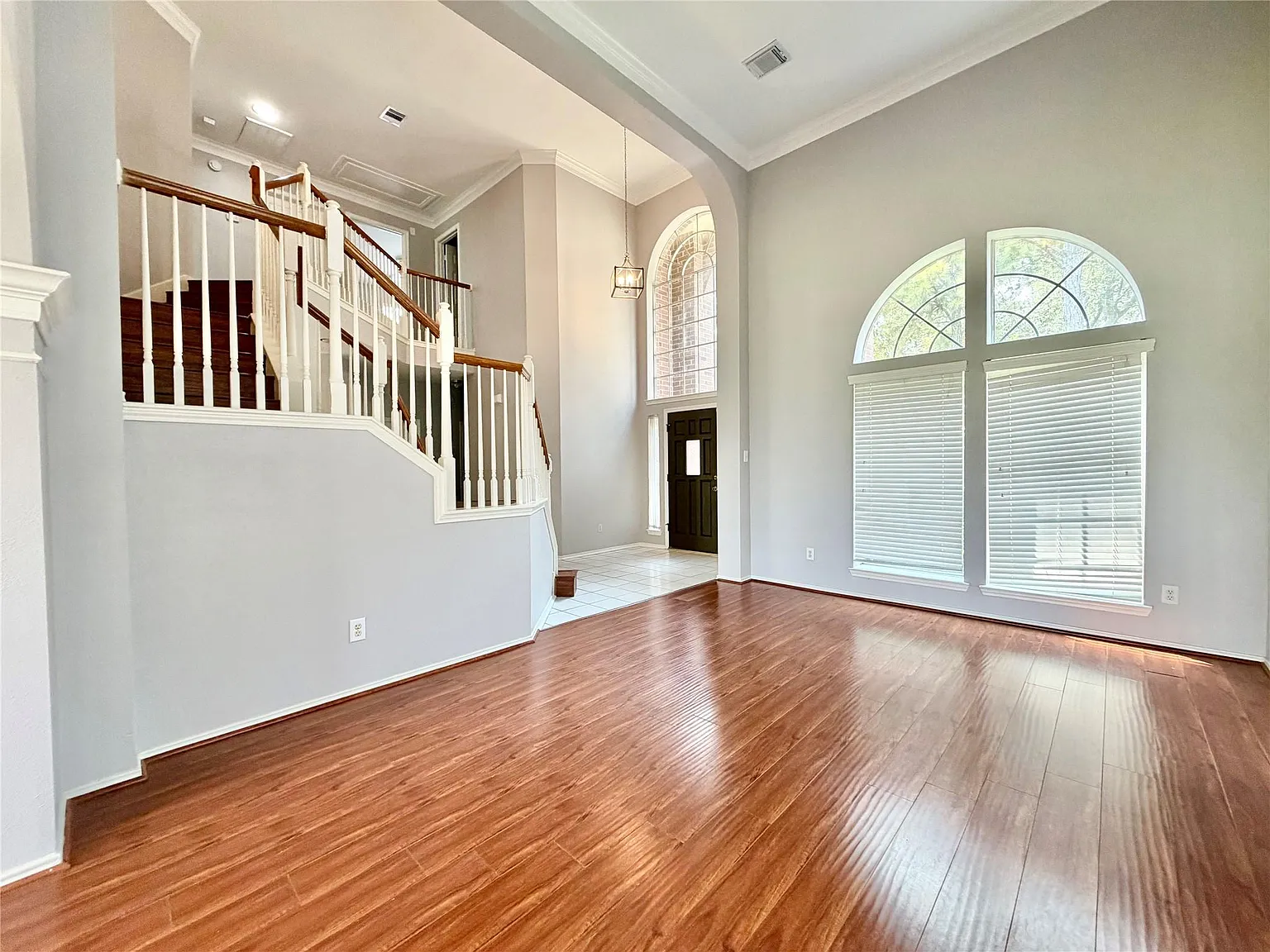 4 bed, 2.5 bath, 2578 sqft, $2,600 — Photo 3