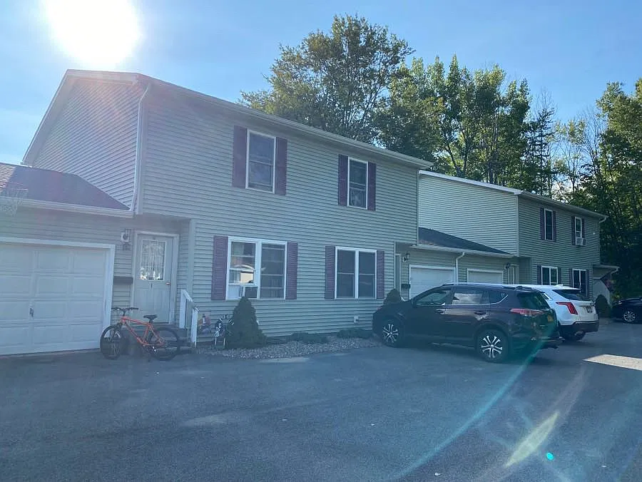 235 Gladwell Ave #2