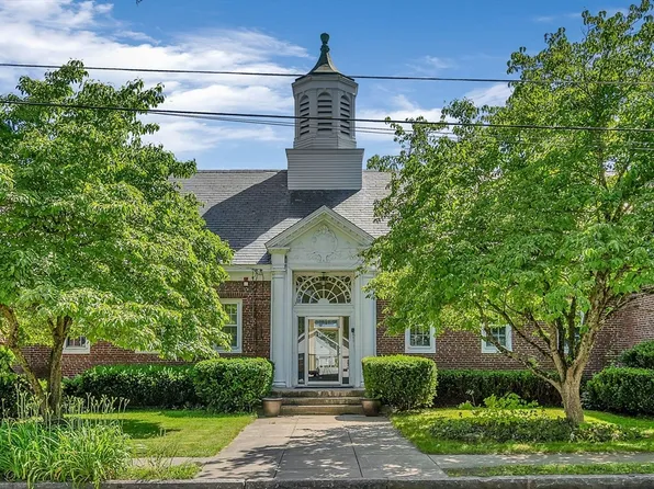 12 Linden St APT 2, Hudson, MA 01749