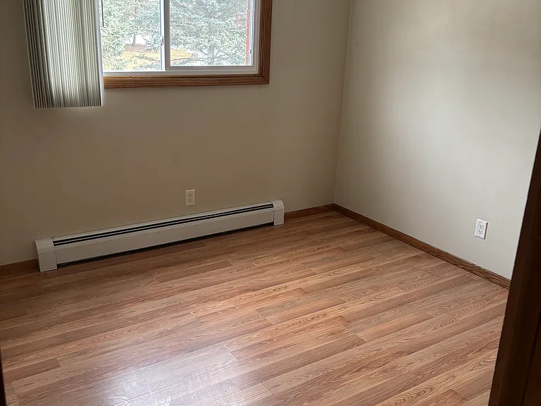 610 Hawthorne Dr #103 — Photo 6