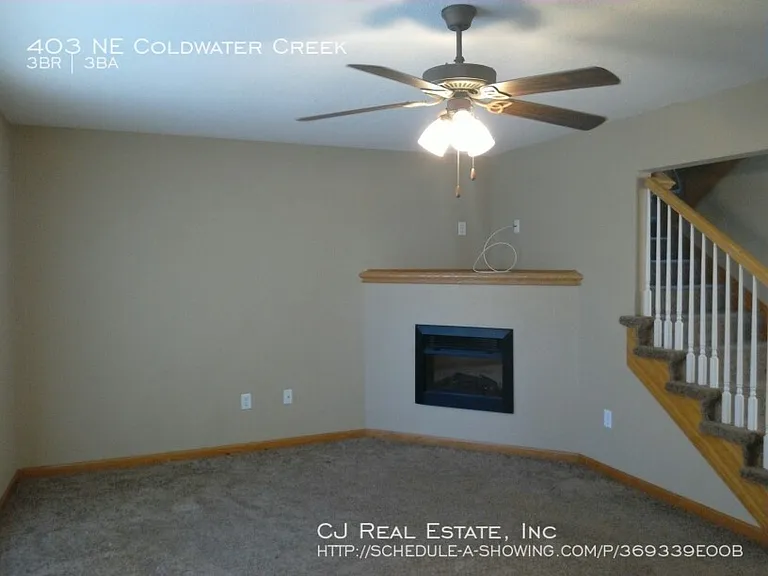 403 NE Coldwater Creek Dr — Photo 2