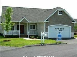 86 Hunt Glen Dr, Granby, CT 06035