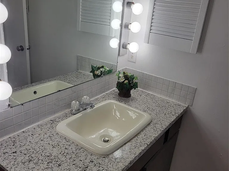 8425 Hearth Dr #25 — Photo 18