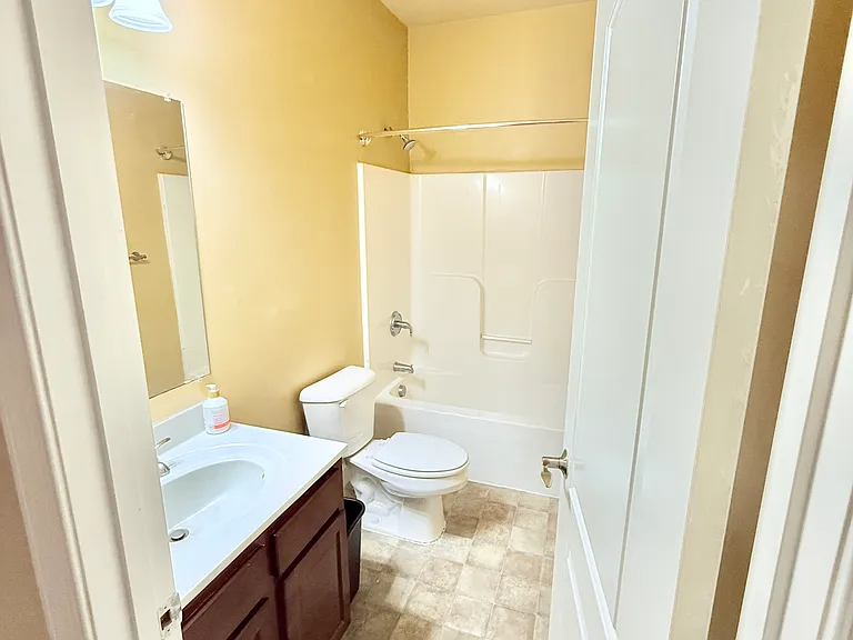 Oakley Lane Villa Hall Bathroom