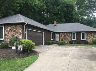 13335 S Partridge Dr, Valley View, OH