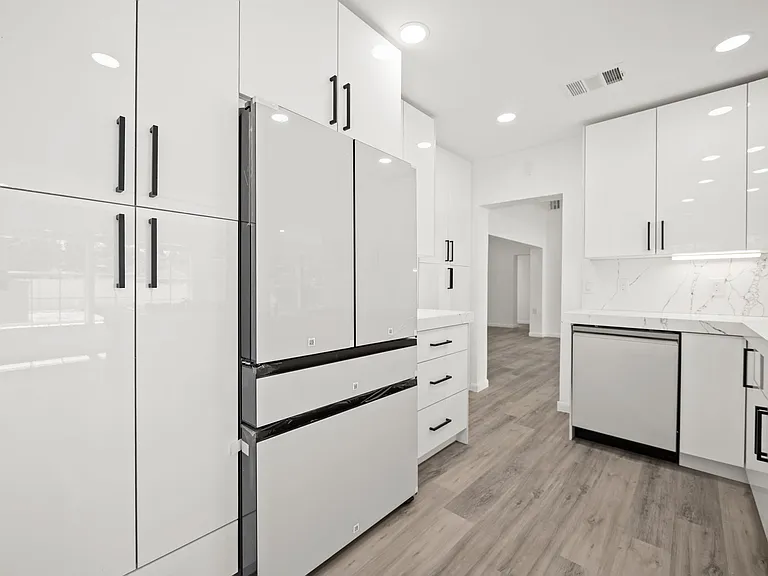 1516 Jefferson St — Photo 3