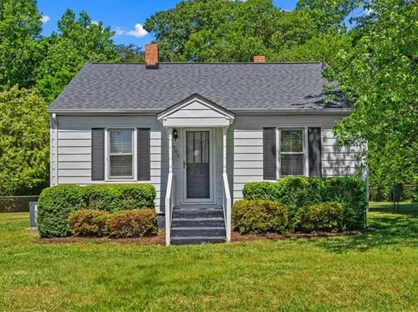 702 Veterans Dr, Elon, NC 27244