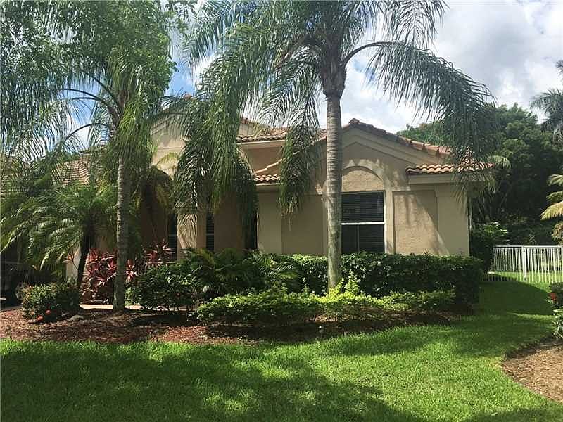 1st image of 3855 Crestwood Cir