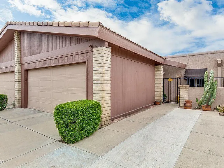 2705 E Cactus Rd — Photo 6