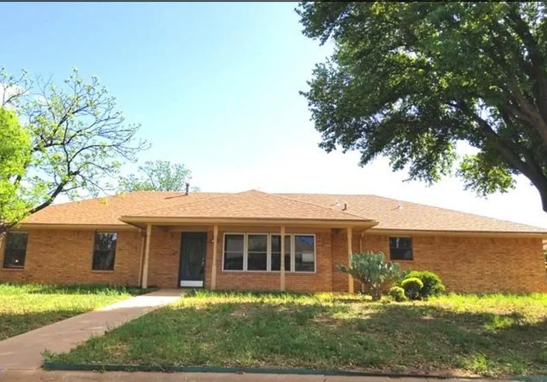 3 bed, 2324 sqft, $2,150 — Photo 1