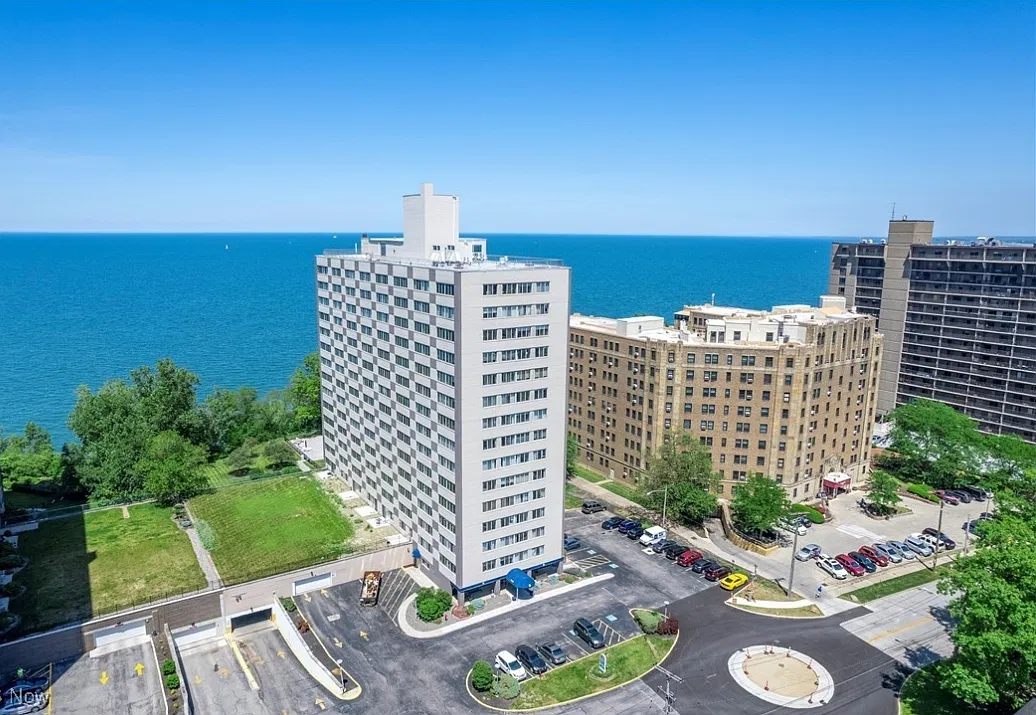 12520 Edgewater Dr — Photo 1