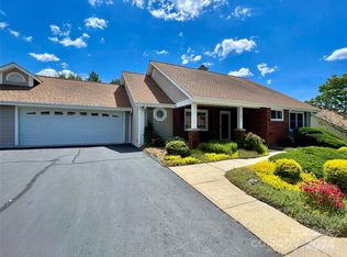 1017 Saddlebrook Dr, Hendersonville, NC 28739