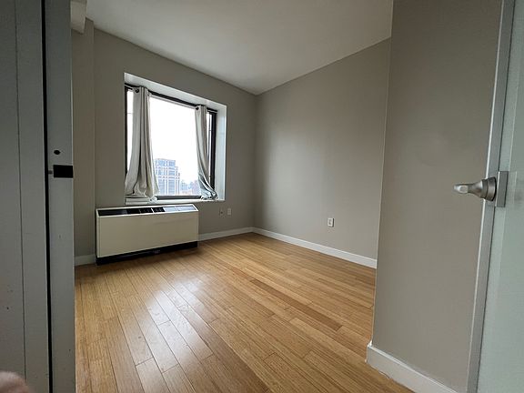 5th image of 100 W 39th St APT 35E
