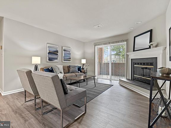 5th image of 200 Grosvenor Ln #70
