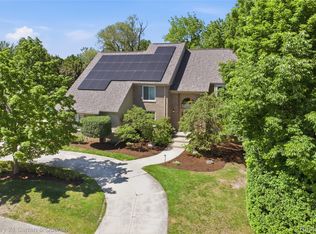 4876 Justin Ln, West Bloomfield, MI 48322