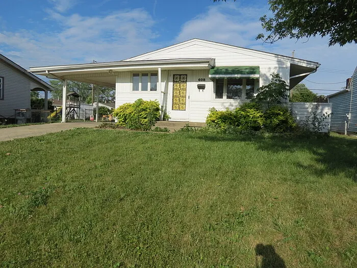 608 Raleigh Dr photo 1