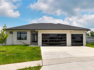1004 Hazelnut Ct, Norwalk, IA 50211