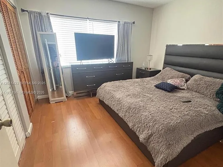 246 Riviera Cir #246 — Photo 3