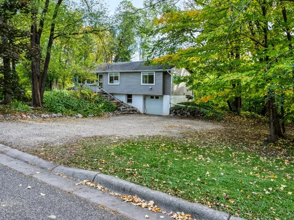 1325 Everest Ln N, Plymouth, MN 55447