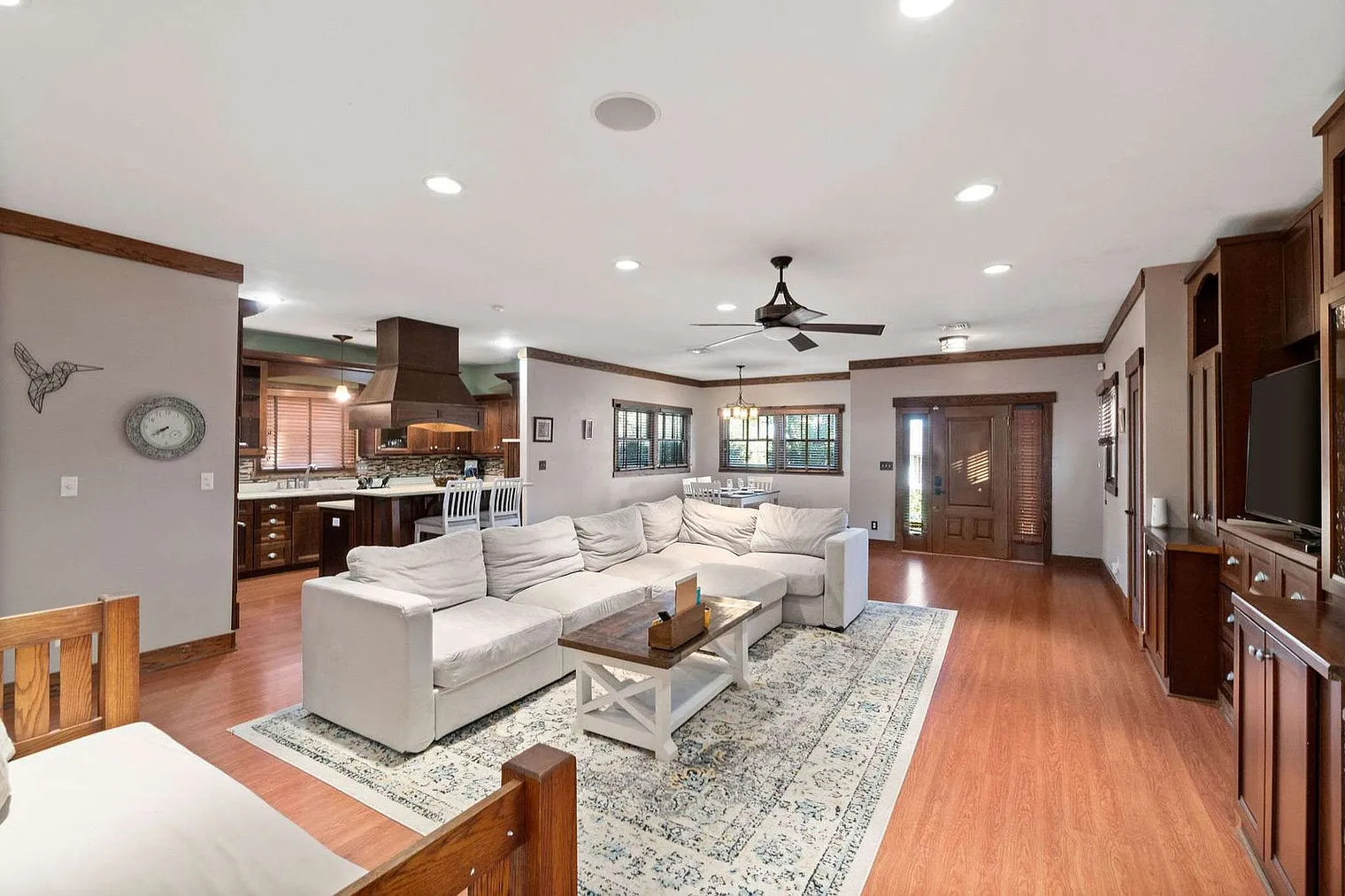 4 bed, 2.0 bath, 2712 sqft, $4,558 — Photo 1