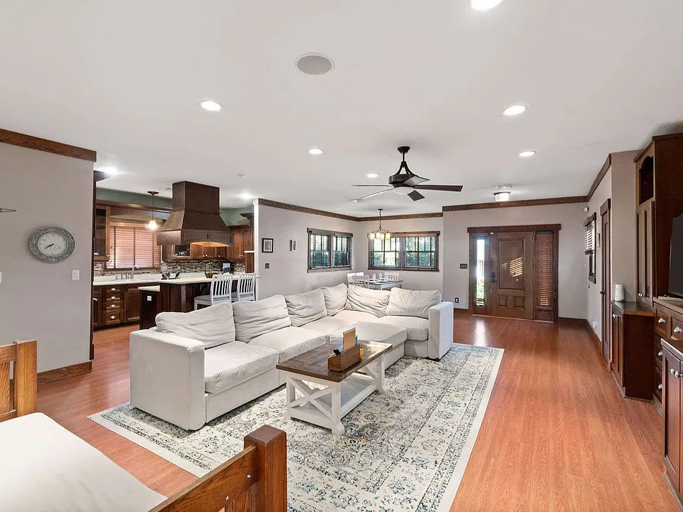 209 Windmeade Cir #ID1523806P